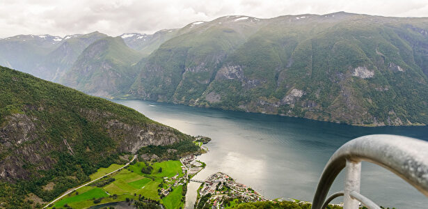 Aurland, el típico pueblo noruego en mitad de un fiordo y con un impresionante mirador