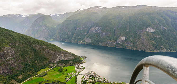 Aurland, el típico pueblo noruego en mitad de un fiordo y con un impresionante mirador