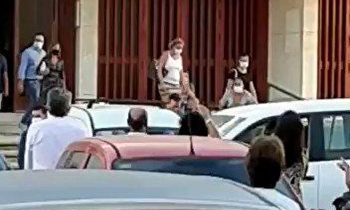 Vecinos de Matalascañas abuchean a Pedro Sánchez: "¡Fuera, sinvergüenza!"