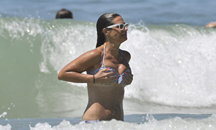 Nuria Roca, espectacular en bikini durante sus vacaciones en Cádiz