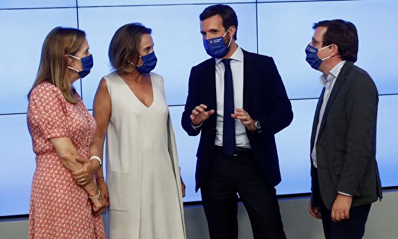 Pablo Casado, este jueves con Ana Pastor, Cuca Gamarra y José Luis Martínez Almeida. | EFE