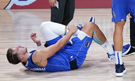 Doncic sufrió una pequeña torcedura de tobillo tras chocar con Kawhi Leonard.  | Cordon Press