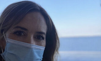 La princesa Mary de Dinamarca, protegida con mascarilla. | @detdanskekongehus