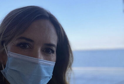 La princesa Mary de Dinamarca, protegida con mascarilla. | @detdanskekongehus