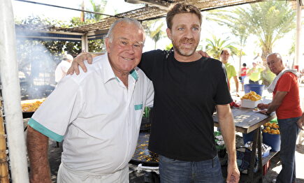 Con Juanjo Artero, su hijo en la ficción | Gtres