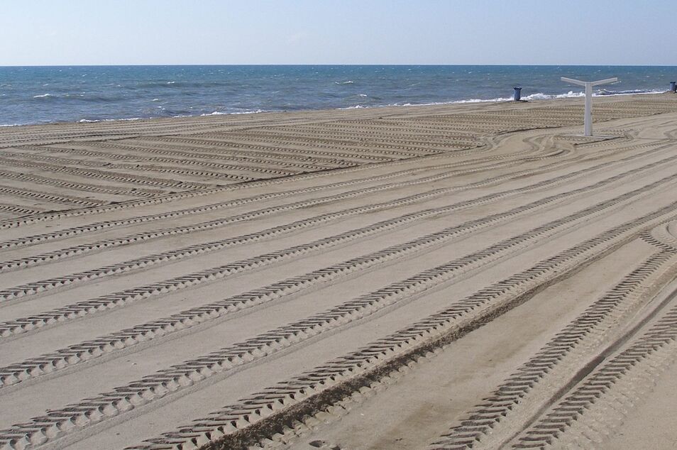 Las cifras del desastre turístico: brutal desplome de ingresos, pernoctaciones y afiliación Playa-de-roquetas