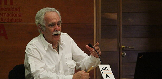 Antonio Pérez Henares durante una conferencia | UNIA
