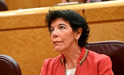 Isabel Celaa, en una reciente sesión en el Senado | EFE