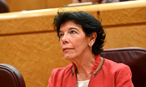 Isabel Celaa, en una reciente sesión en el Senado | EFE