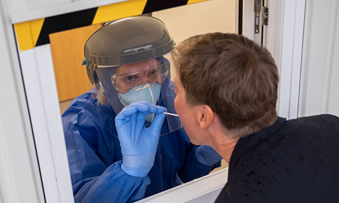 Realización de una prueba PCR | EFE