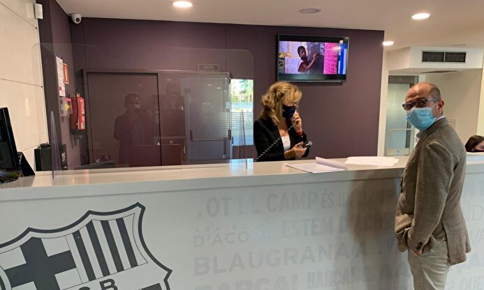 Jordi Farré presenta la moción de censura contra Bartomeu en las oficinas del FC Barcelona. | Twitter