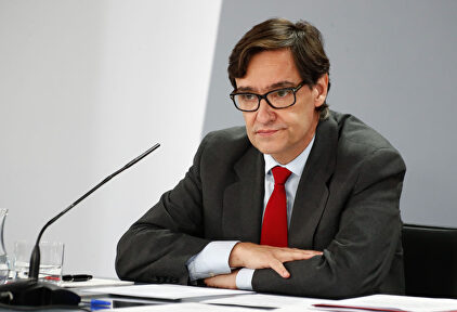 Salvador Illa no "concibe" que los padres lleven a un niño con fiebre al colegio