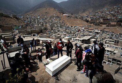 Cementerio en un distrito de la ciudad de Lima. | EFE