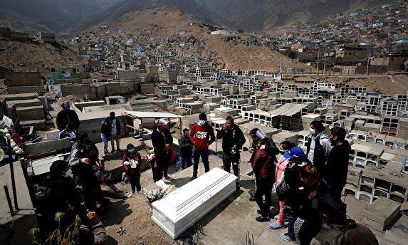 Cementerio en un distrito de la ciudad de Lima. | EFE