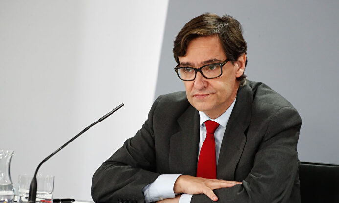 Salvador Illa no "concibe" que los padres lleven a un niño con fiebre al colegio