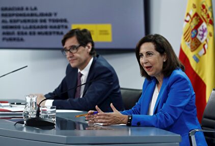 Margarita Robles junto a Salvador Illa. | EFE