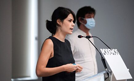 Isabel Serra y Rafael Mayoral, este viernes en la sede de Podemos. | EFE