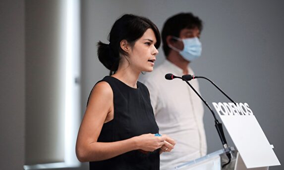Isabel Serra y Rafael Mayoral, este viernes en la sede de Podemos. | EFE