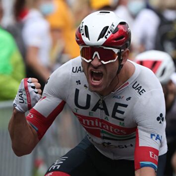 Alexander Kristoff se llevo una etapa inaugural muy accidentada | Twitter