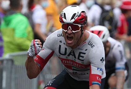 Alexander Kristoff se llevo una etapa inaugural muy accidentada | Twitter