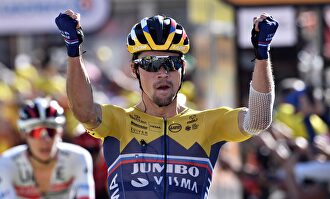 Primoz Roglic celebra su victoria en la meta de Orcières-Merlette. | EFE