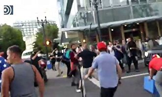 Graves disturbios y peleas entre manifestantes en Portland