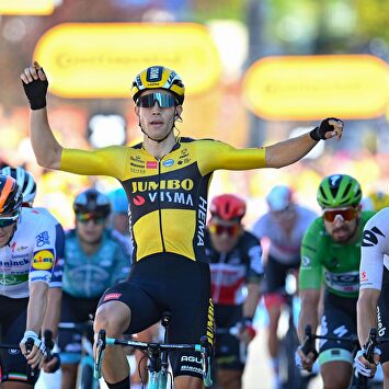Van Aert ganó la etapa al esprint | Twitter