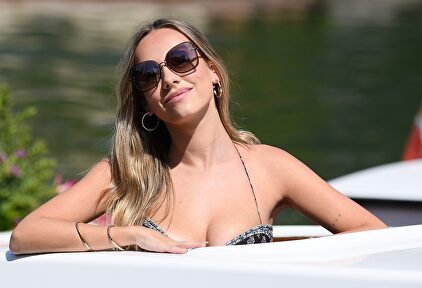 Ester Expósito acapara todas las miradas en el Festival de Cine de Venecia