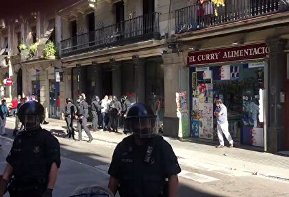 Ignacio Garriga y Rocío de Meer, atacados en Barcelona por un grupo de separatistas