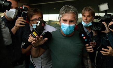 La llegada de Jorge Messi a Barcelona para tratar la marcha de Lionel: "No se nada chicos"