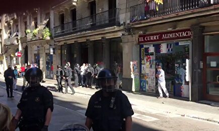 Ignacio Garriga y Rocío de Meer, atacados en Barcelona por un grupo de separatistas y antisistema