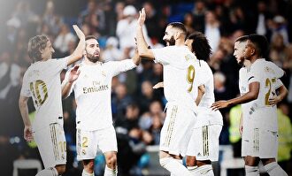 Los futbolistas del Real Madrid celebran un gol. | EFE