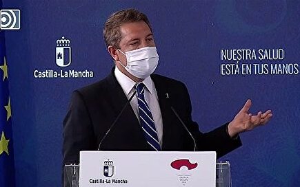 García-Page: "El 80% de los casos llegaron de la bomba vírica que se plantó en Madrid"