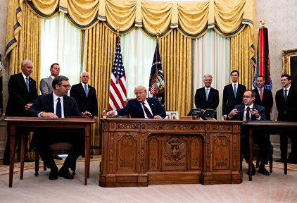 La firma del acuerdo en la Casa Blanca. | EFE