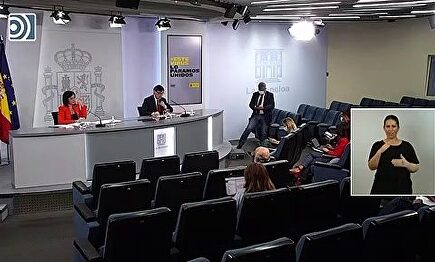 Las Comunidades Autónomas que quieran cerrar colegios deberán "hablarlo" con el resto y el Gobierno