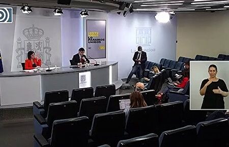 Las Comunidades Autónomas que quieran cerrar colegios deberán "hablarlo" con el resto y el Gobierno