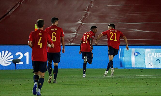 Ansu Fati se convirtió en el goleador más joven de la Selección española | EFE