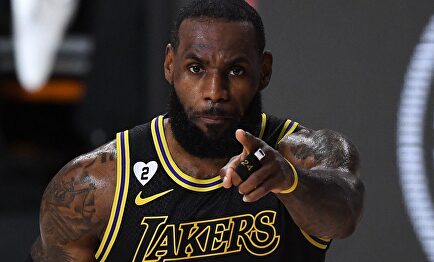 El rey LeBron sale al rescate de los Lakers con otra exhibición de MVP