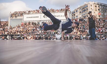 Exhibición de break dance durante la celebración del festival de cultura urbana | O Marisquiño