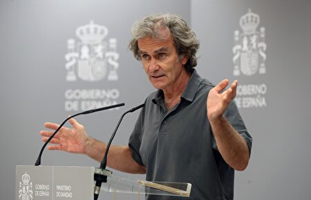 Simón anticipa que "no habrá vacunas para todo el mundo inmediatamente"