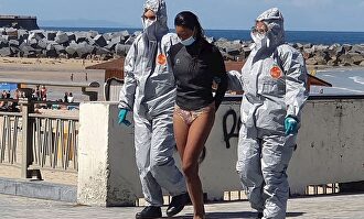 Detienen a una mujer en San Sebastián mientras practicaba surf saltándose el confinamiento tras dar positivo