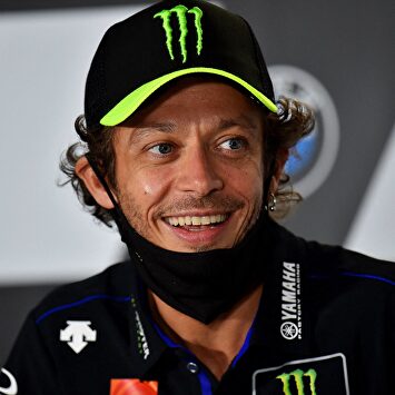 Valentino Rossi niega los rumores de su retirada y confirma que correrá en el 2021 en el Petronas Yamaha. | Cordon Press