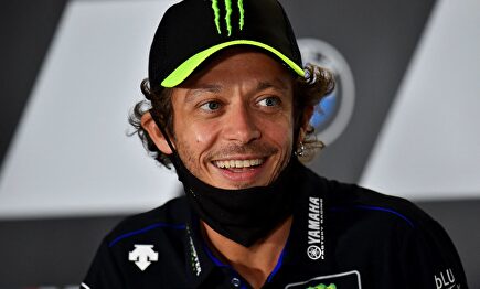 Valentino Rossi niega los rumores de su retirada y confirma que correrá en el 2021 en el Petronas Yamaha. | Cordon Press