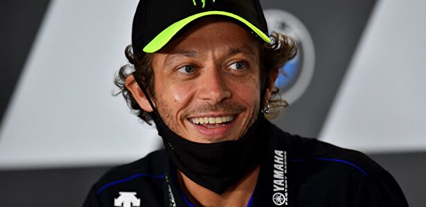 Valentino Rossi niega los rumores de su retirada y confirma que correrá en el 2021 en el Petronas Yamaha. | Cordon Press