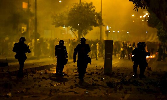 Siguen las protestas en Bogotá contra abusos policiales. | EFE