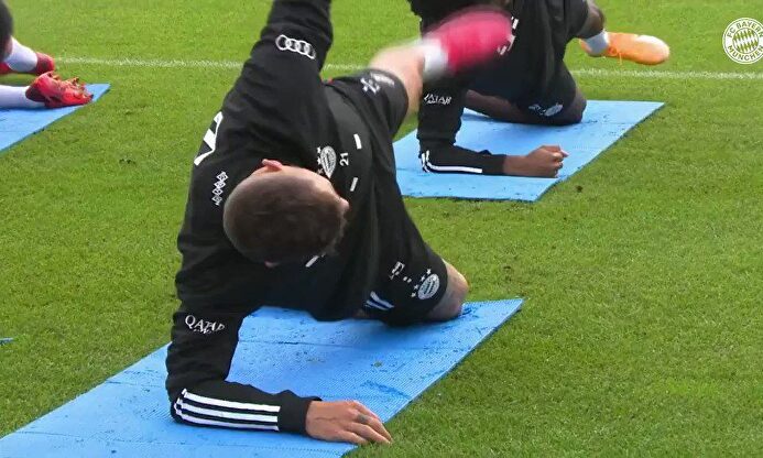 La pillada a Javi Martínez en pleno entrenamiento con el Bayern: "Me han dejado el '2' en el Athletic"