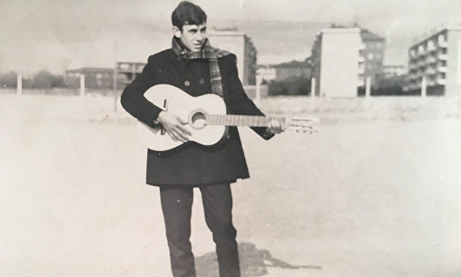 Carbonell, en el patio del San Pablo, cuando empezaba a cantar | Libertad Digital