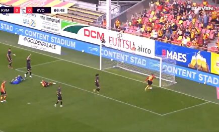 Comienza la Liga belga: dantesco fallo del delantero a puerta vacía