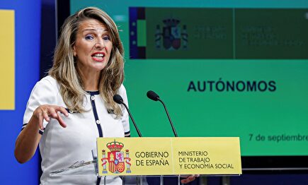 La ministra de Trabajo y Economía Social, Yolanda Díaz, este lunes, durante una reunión con las asociaciones de autónomos. | EFE