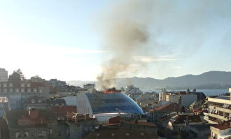 Aparatoso incendio en la sede del Celta al arder la cúpula